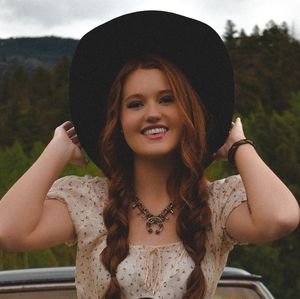 Meet your Posher, Caitlin